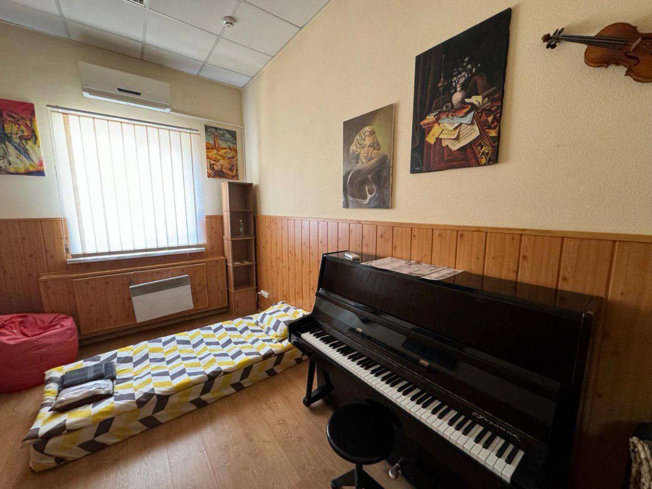 Арт-Вокзал Hotel Kryvyi Rih Quarto foto